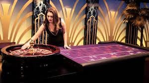 Live dealer casino table on 100 bet for Filipino players browsing on mobile